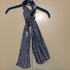💙NWOT Style 101 Blue & White Scarf💙